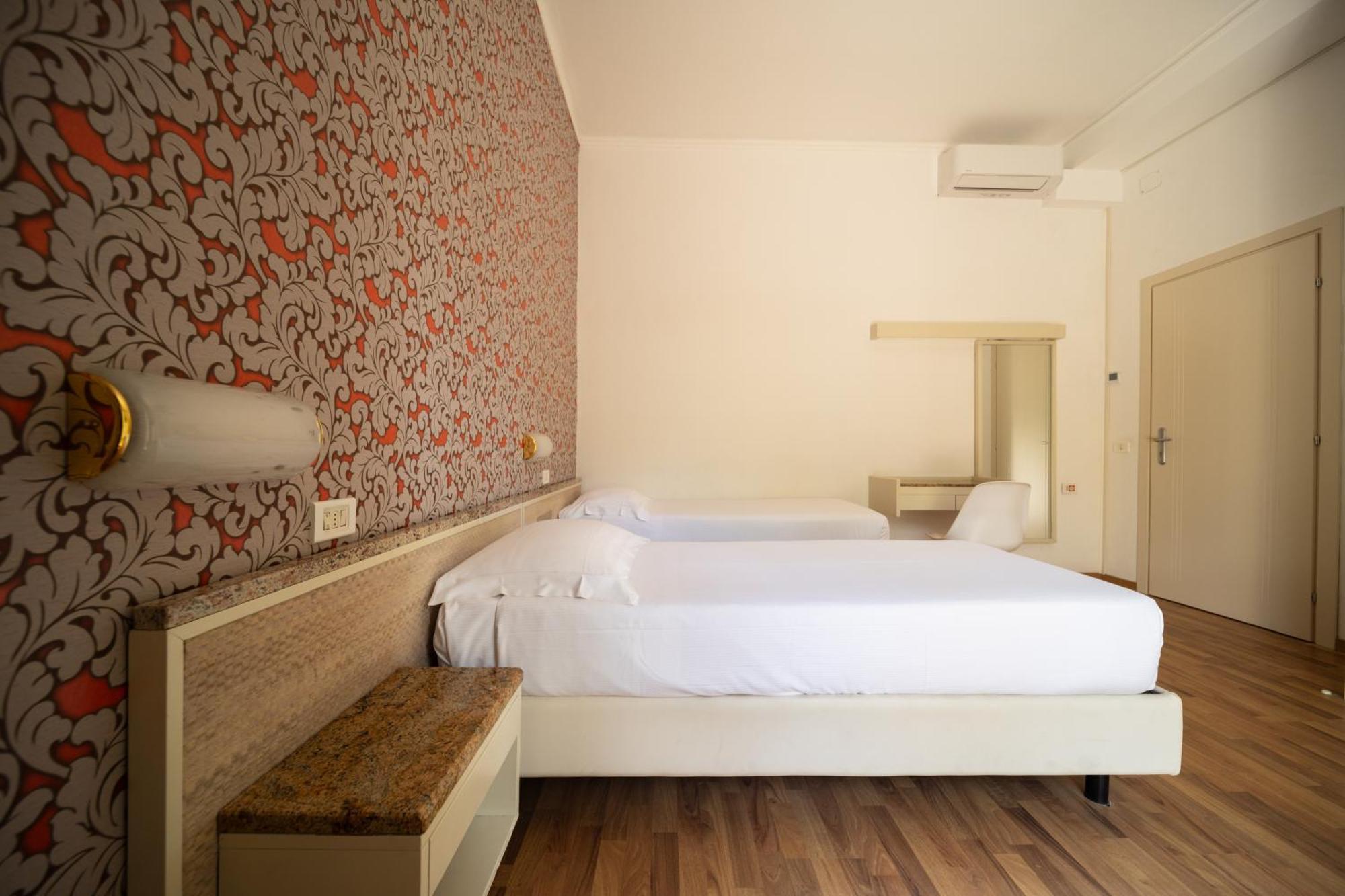 Hotel Rosabianca Римини Экстерьер фото