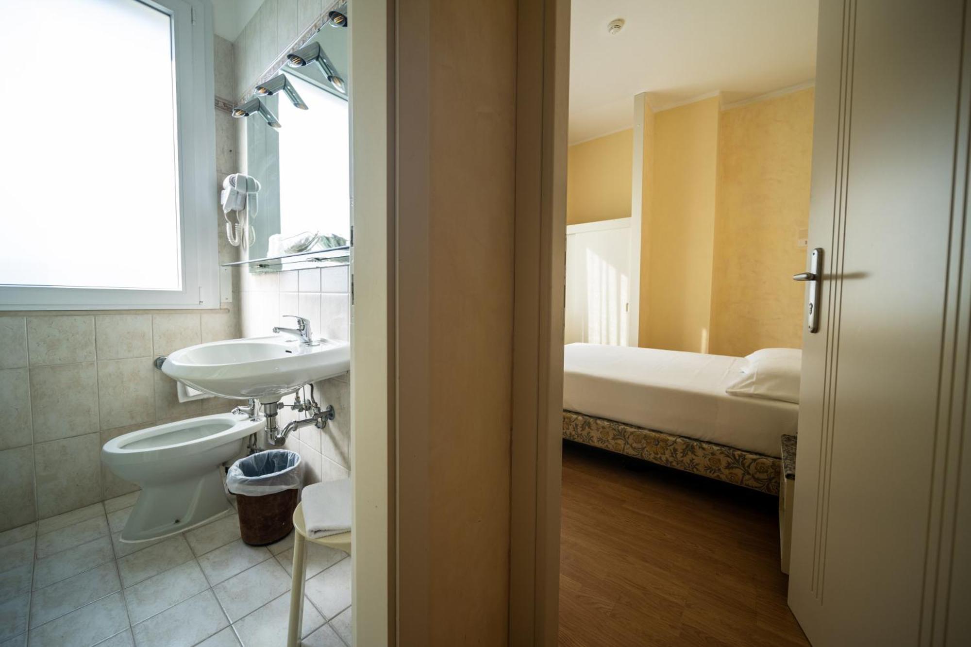 Hotel Rosabianca Римини Экстерьер фото