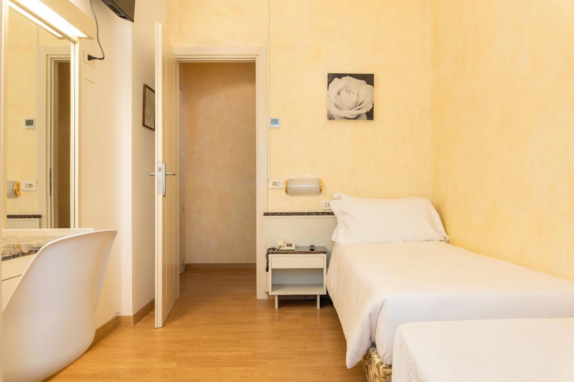 Hotel Rosabianca Римини Экстерьер фото